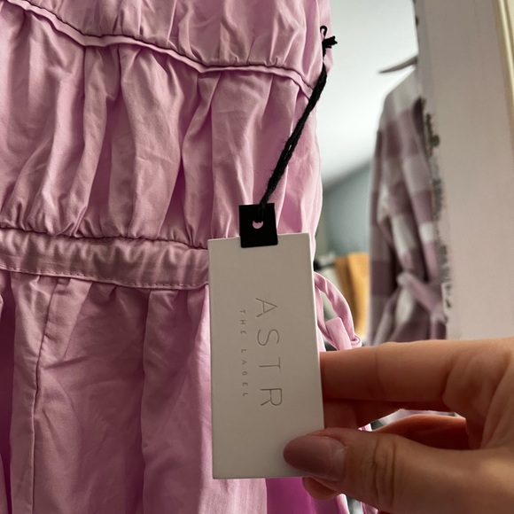 NWT ASTR LORRIE SLEEVELESS RUCHED MIDI DRESS - Picture 8 of 8